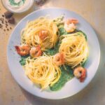 Cпагетти c шпинатным соусом с креветками